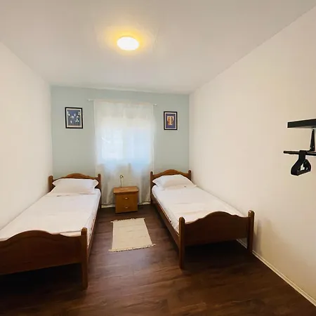Oas Vlorë